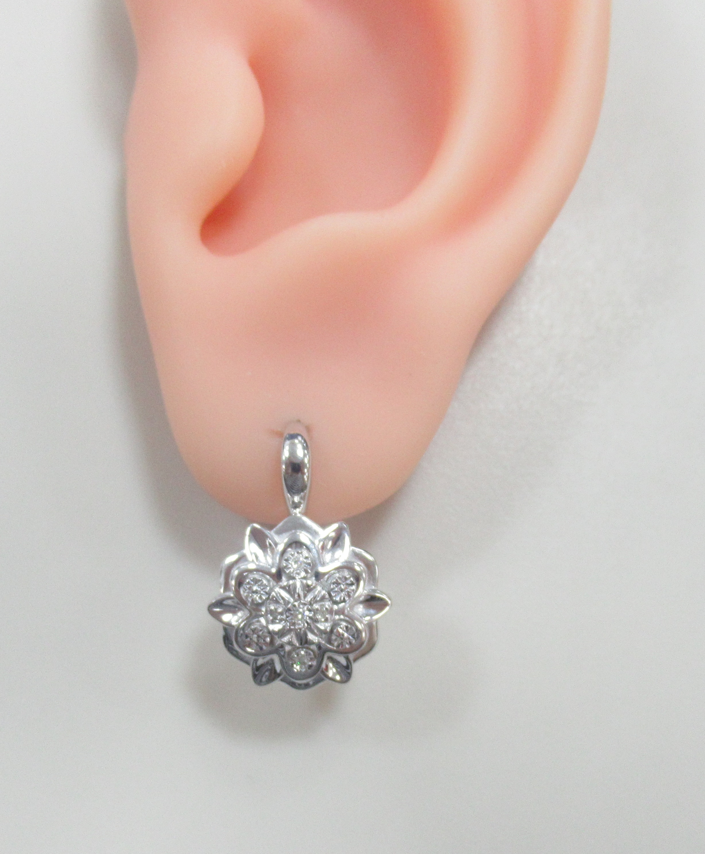 Серебряные серьги с бриллиантами